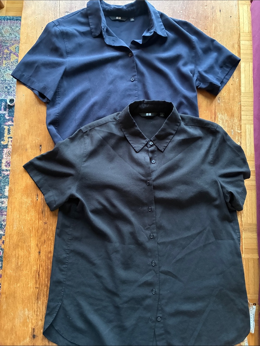 Set of 2 women’s Uniqlo short sleeve button down blouses